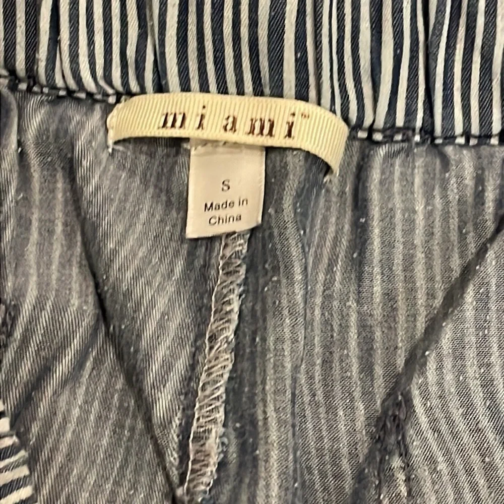 Miami Flowy Striped Drawstring Waist Shorts Blue and White Size small